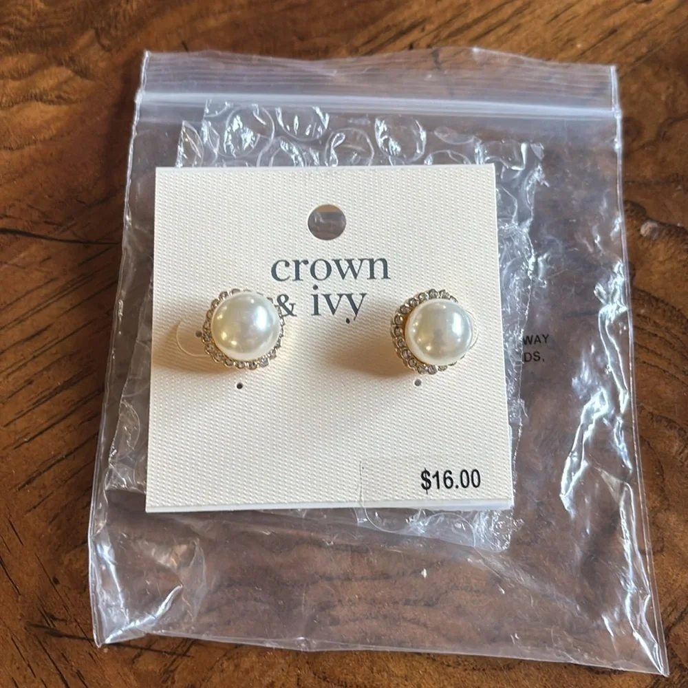Crown & Ivy faux pearl post earrings NEW - Picture 4 of 4